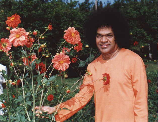 http://www.sathyasai.org/images2/BABA27.JPG