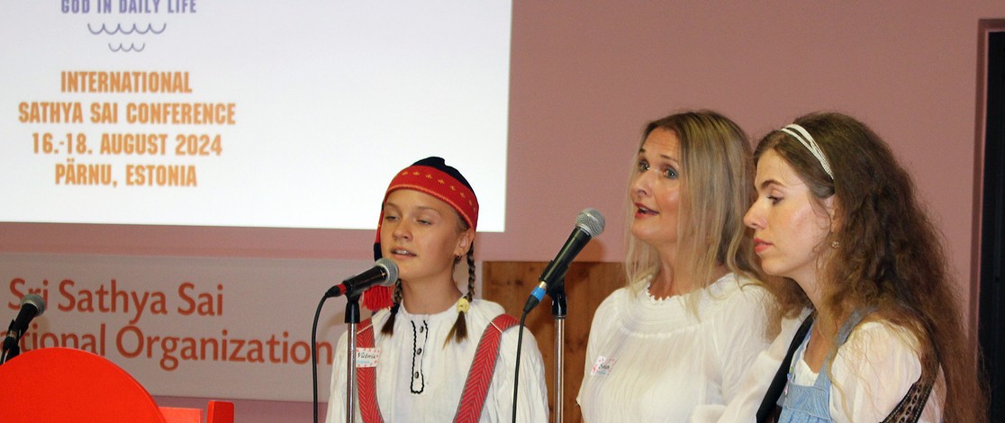 Estonia Conference Singing Picture 2