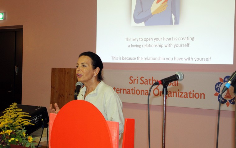 Estonia Maria Quoos Talk About Opening the Heart