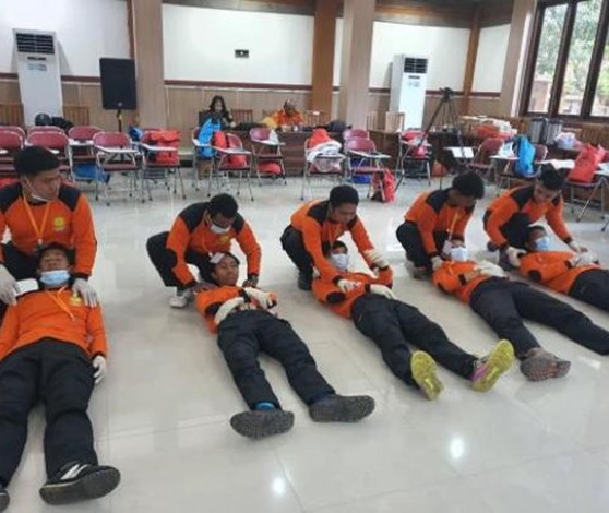 Indonesia Victim Aid 01