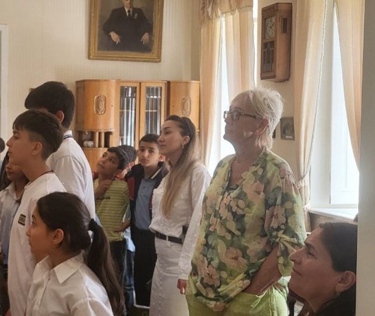 Azerbaijan House Museum Visit Group Listening 02