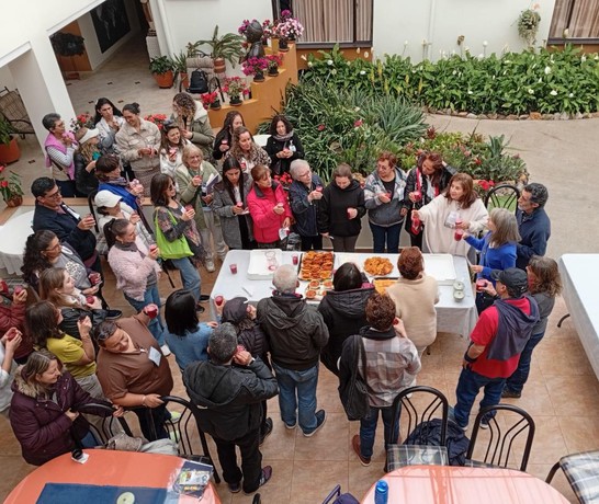 Colombia Retreat Diplomado 2025 Group Toast Circle 06