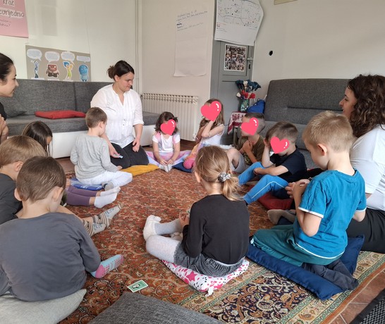 Croatia Little Peacemakers Group Circle 02