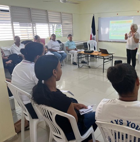 Dominican Republic Teacher Workshop Nagua Facilitator Presenting 01