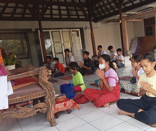 Indonesia Sse Class Meditation 03