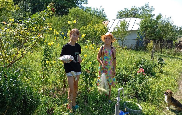 Moldova Childrens Camp Garden Activity 03