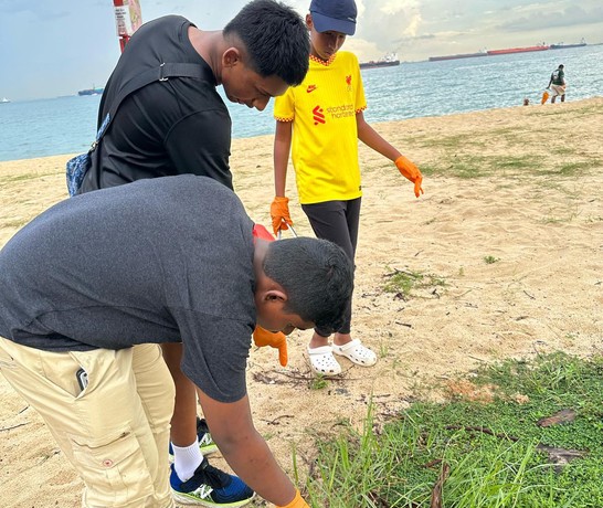 Singapore Beach Cleaning Group Celebration 04