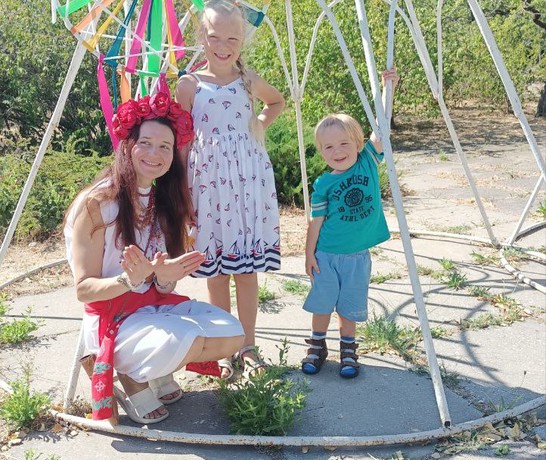 Ukraine Outdoor Trips Playground Family 01
