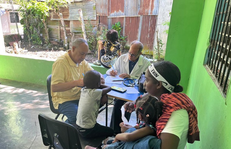 Dominican Republic Medical Camp 01