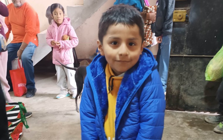 Peru Sharing Warmth 03
