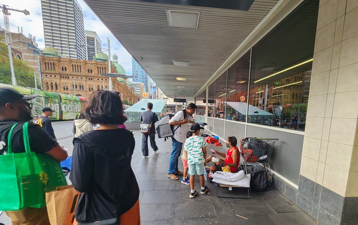 Australia 15 Feeding Homeless Street Service