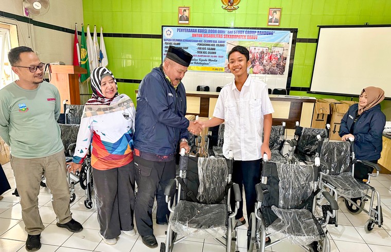 Indonesia Wheel Chair 02