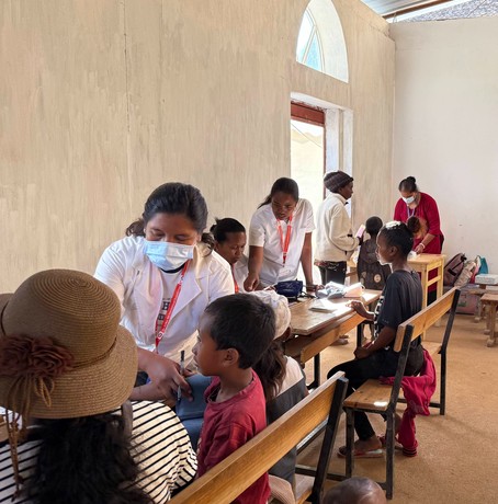 Madagascar Medical Camp Consultation 01